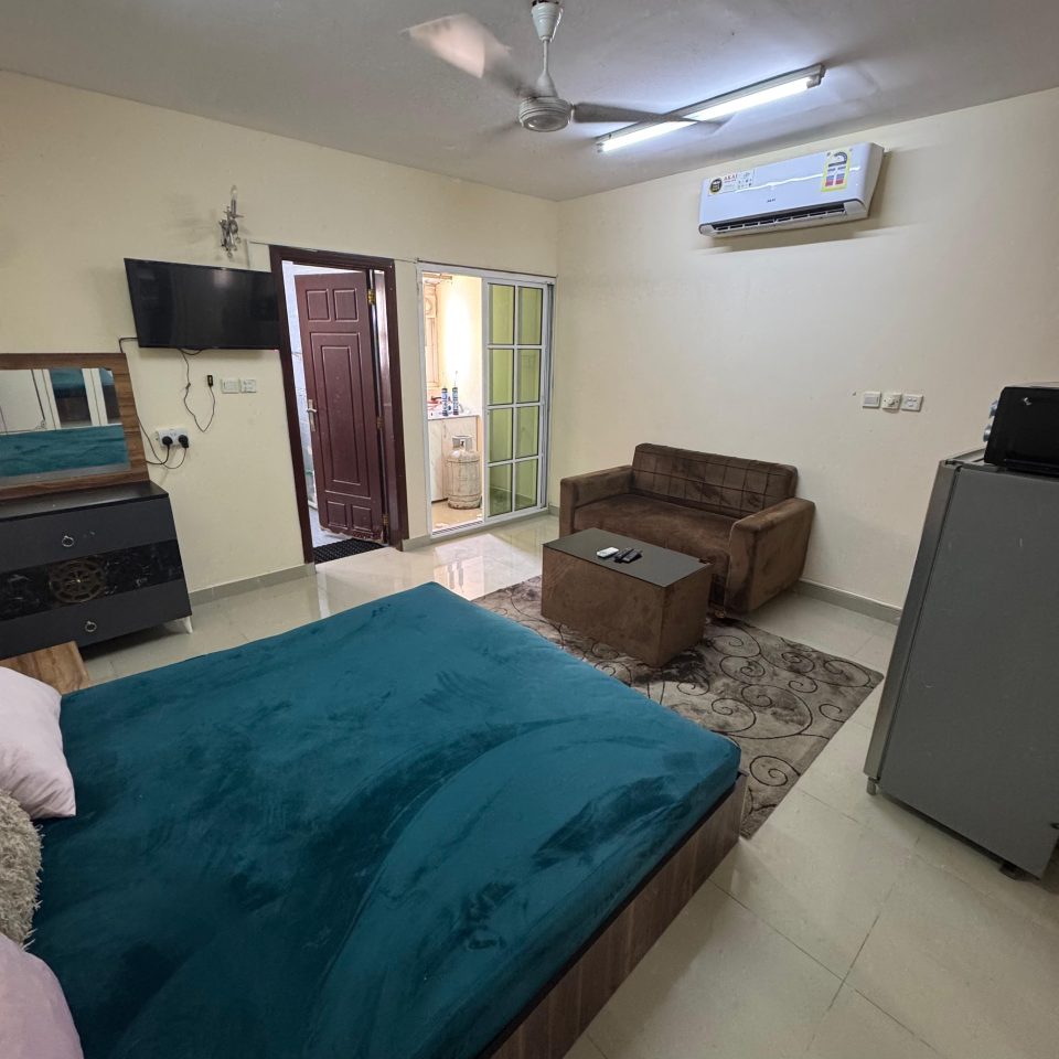 🏡✨ غرفة للإيجار – فيلا الخوير | HM21
