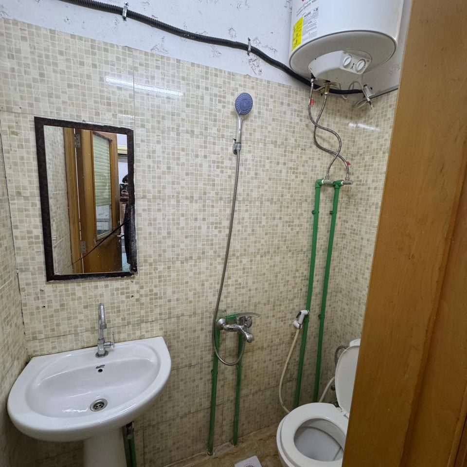 🏡✨ غرفة للإيجار – فيلا عبد المتكبر | العذيبة - Image 4