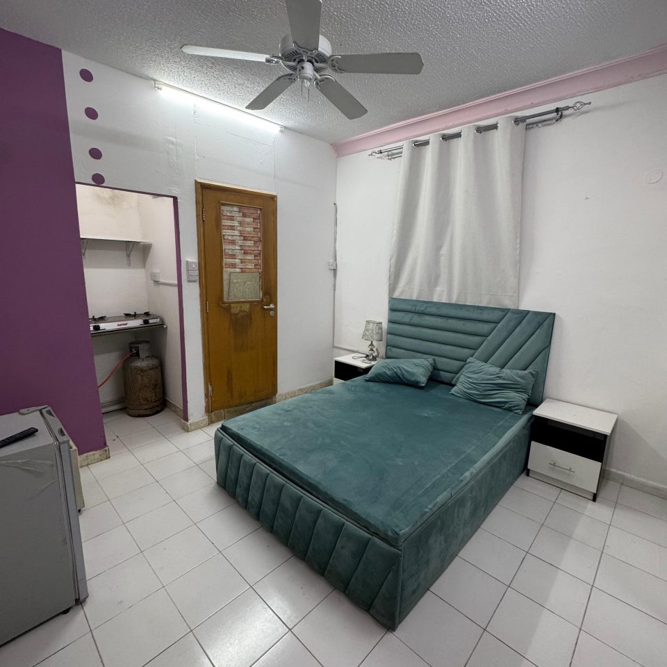 🏡✨ غرفة للإيجار – فيلا عبد المتكبر | العذيبة