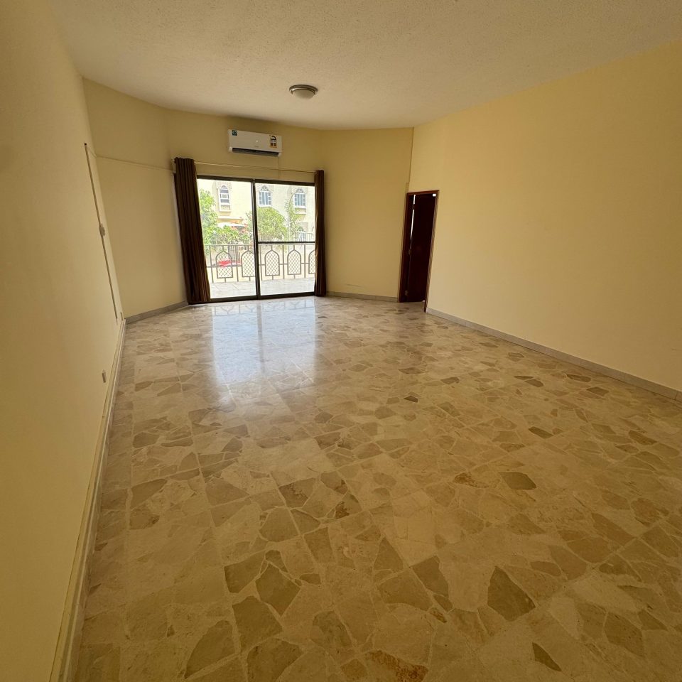 🏢✨ شقة للإيجار – مجمع القرم | غرفة Mb23 - Image 6