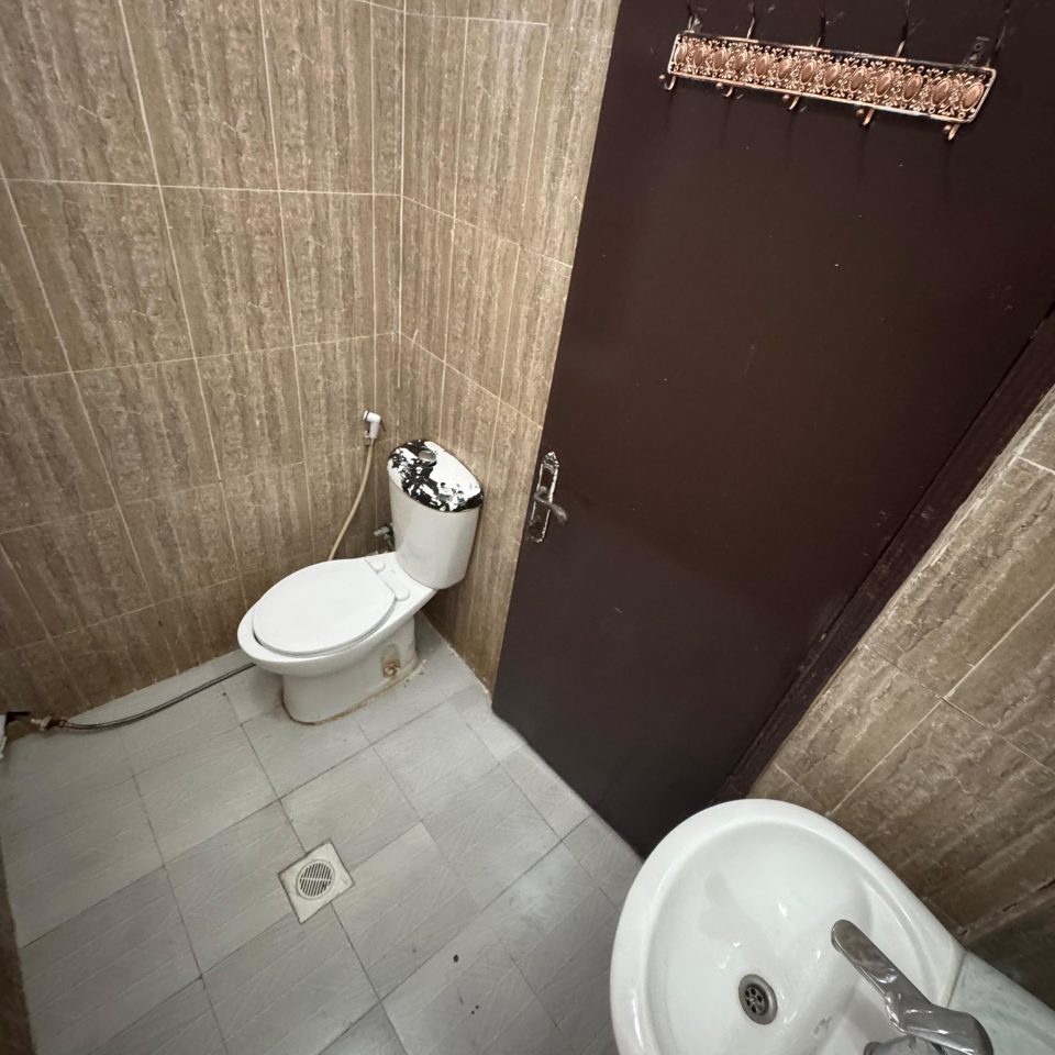 🏡✨ غرفة للإيجار – ف فيلا  | الغبرة الشمالية - Image 2