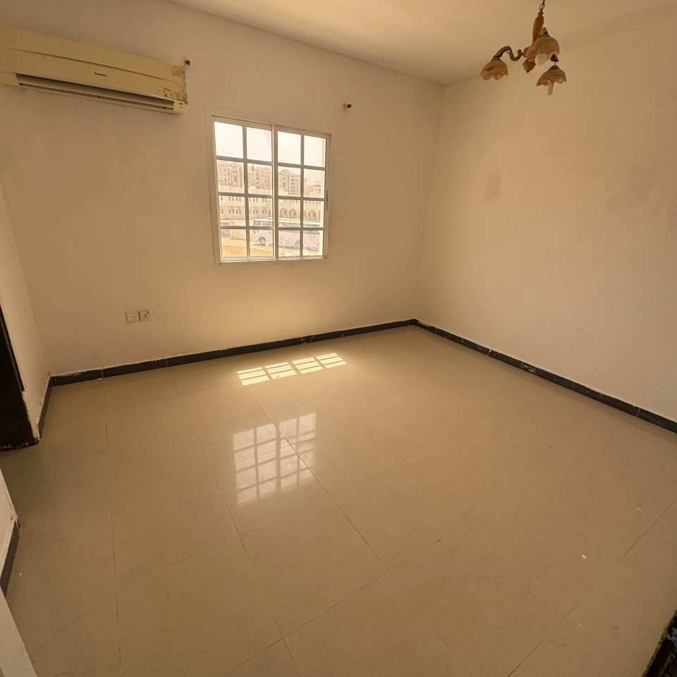 🏡✨ غرفة للإيجار – فيلا أبو محمود | الغبرة الشمالية