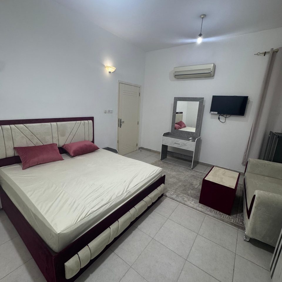 🏡✨ شقة مميزة للإيجار – ب فيلا  | العذيبة