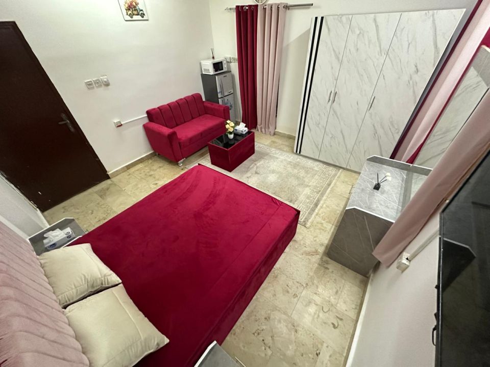 🛏️ غرفة + حمام + مطبخ مفروش