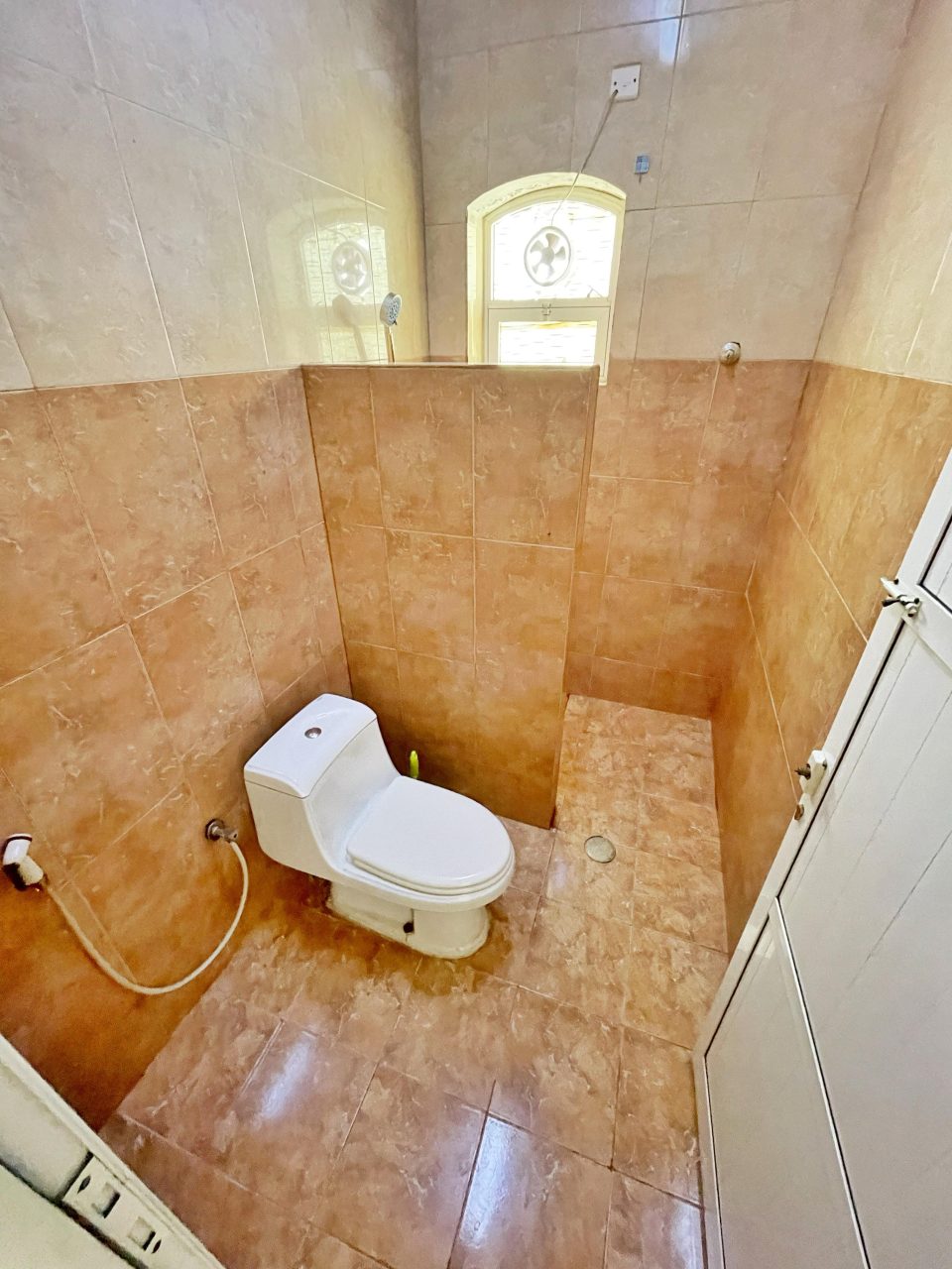 🛏️ غرفتين + صالة + مطبخ + حمام الغبرة - Image 6