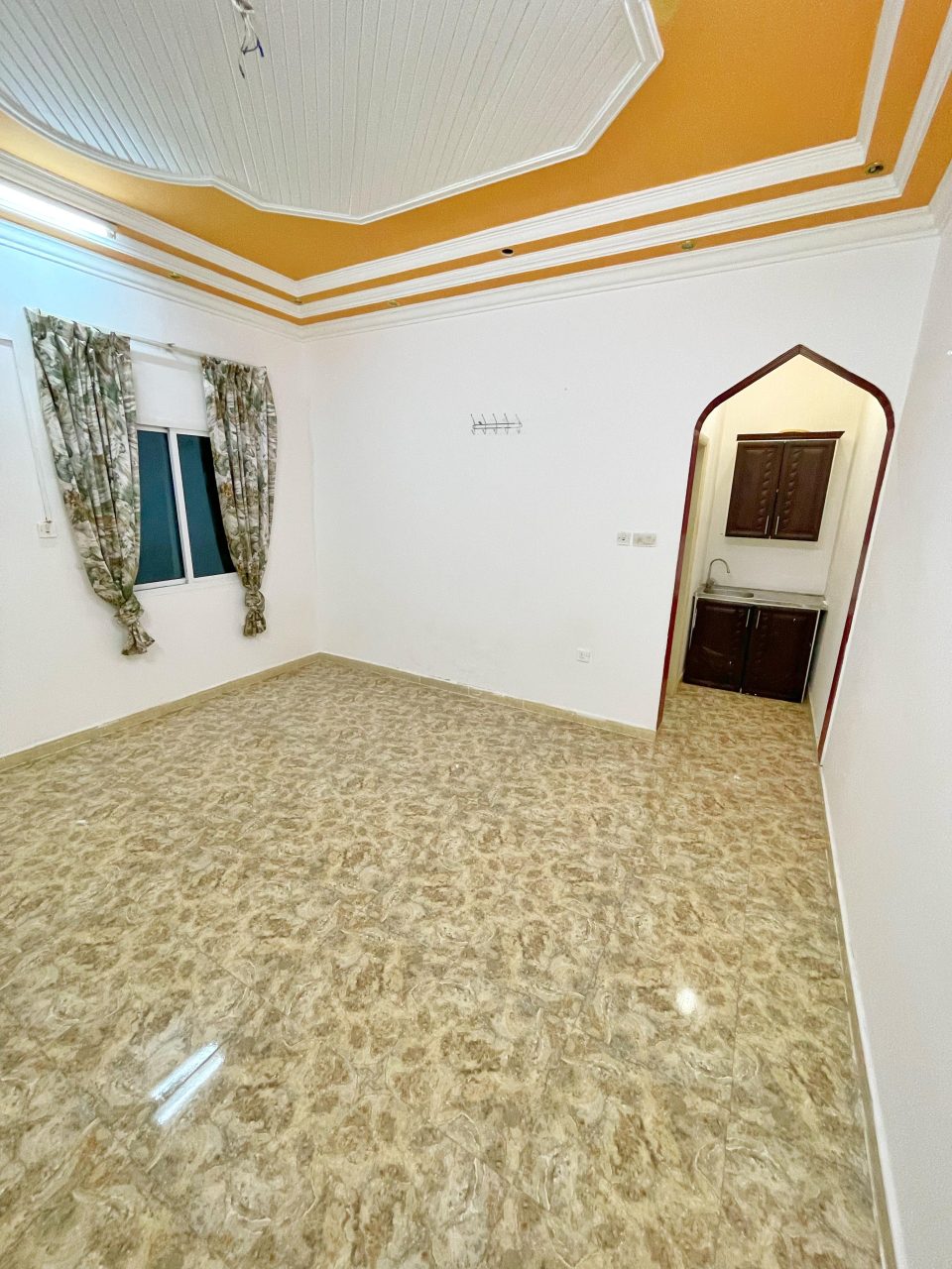 ⁦غرفة مريحة مع حمام مستقل ومطبخ خاص⁩ - الصورة ⁦2⁩