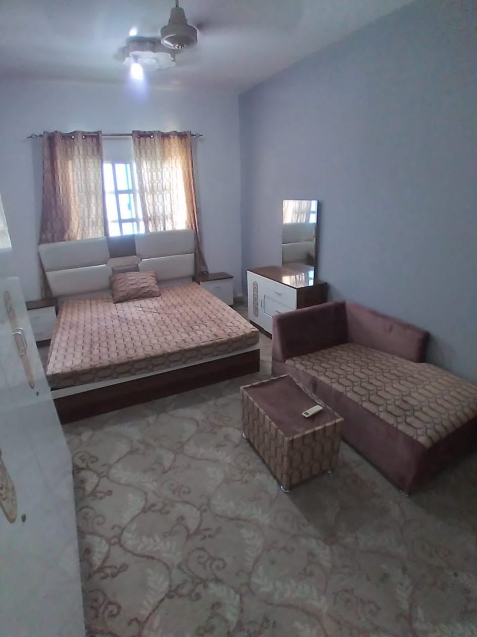 🏠 غرفة للإيجار – الخوير w12