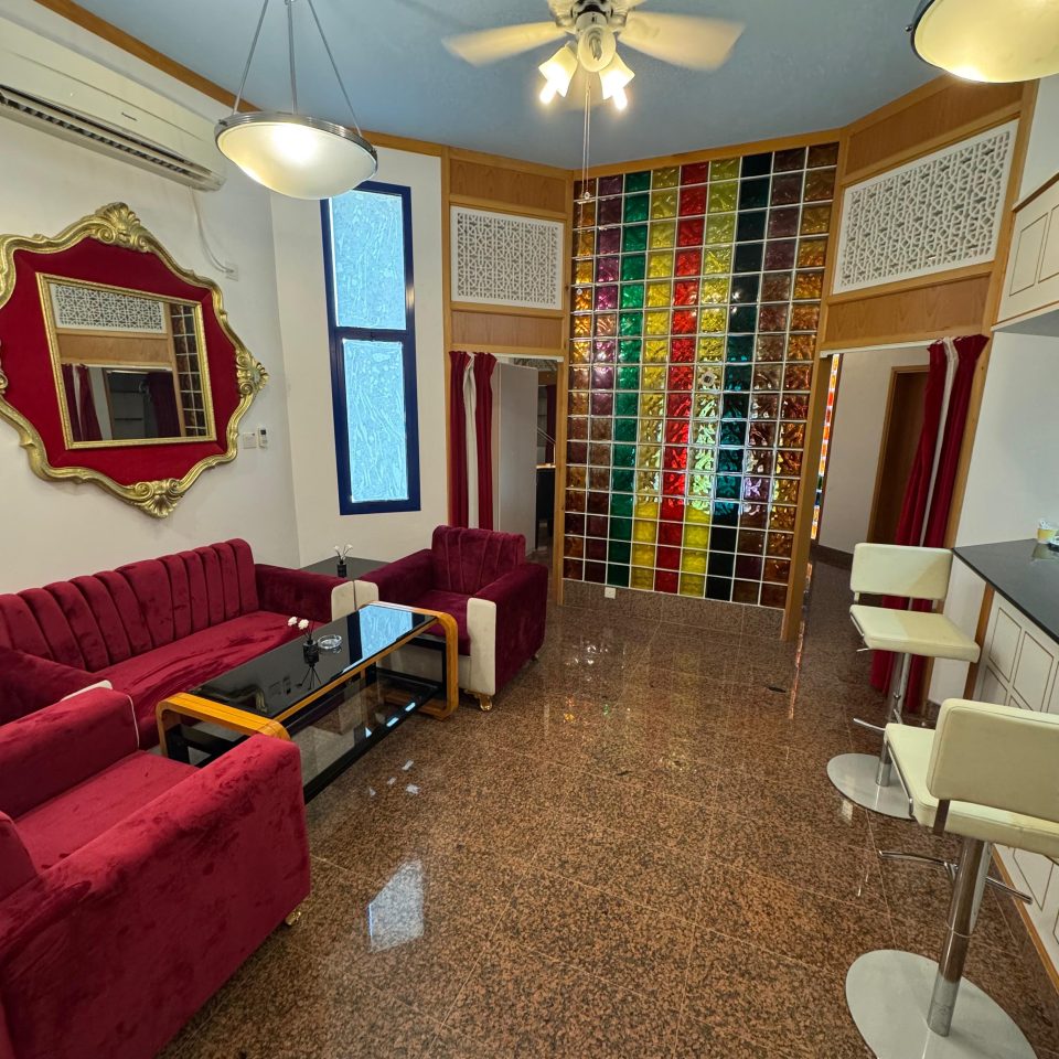 🏨 شقة مفروشة للإيجار – فندق القرم | شقة 205 - Image 7