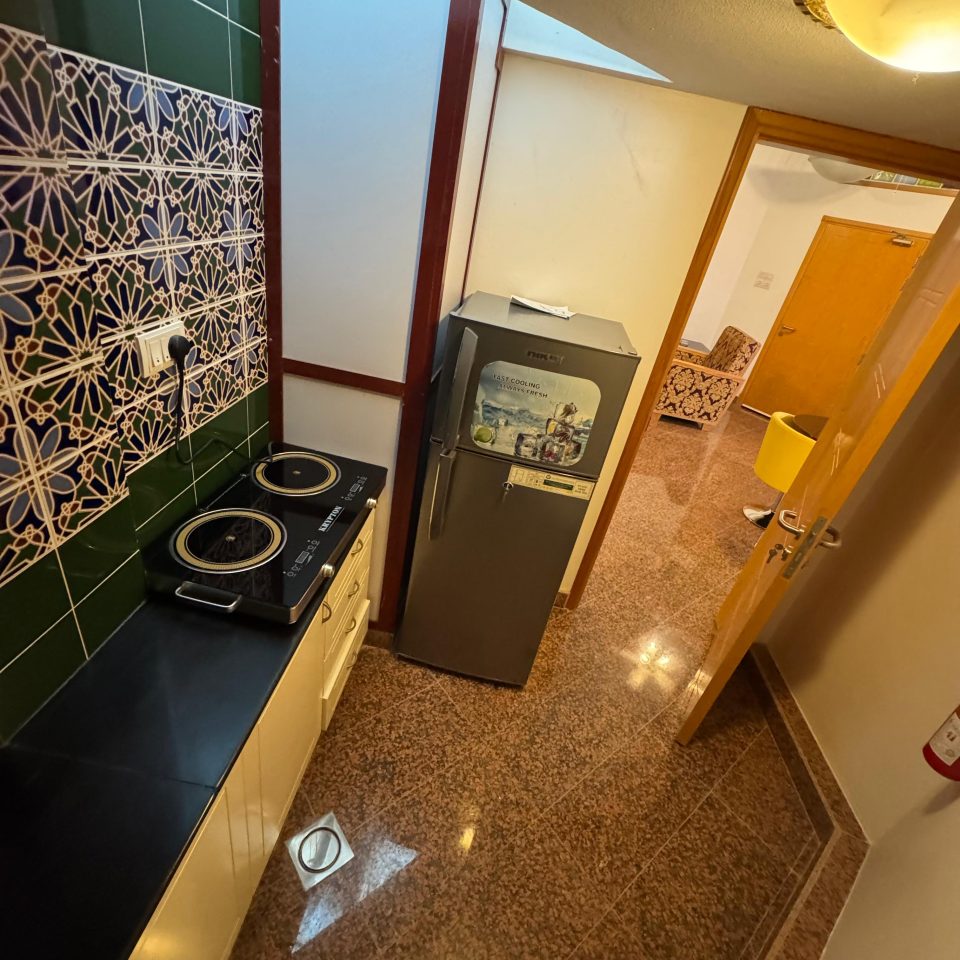 🏨 شقة مفروشة للإيجار – فندق القرم | شقة 201 - Image 4
