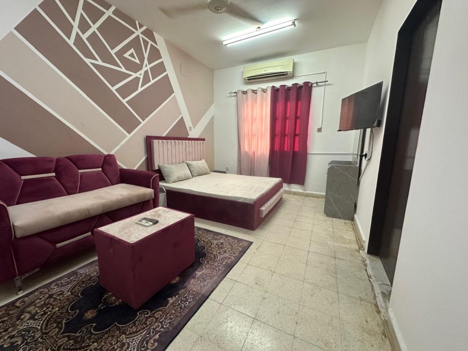 🏠 غرفة مفروشة للإيجار – الخوير w5