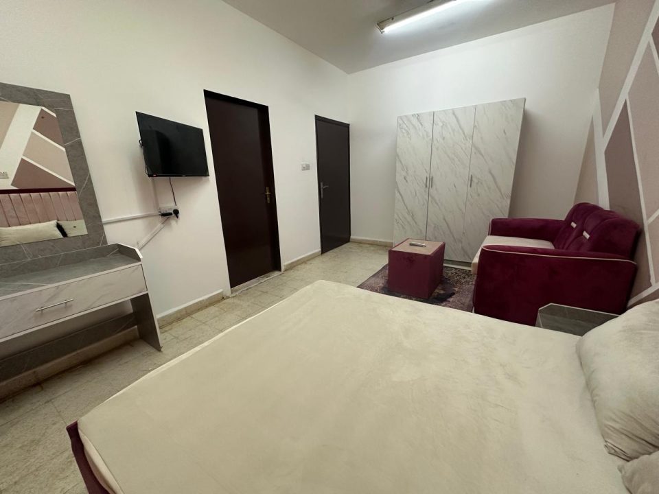 🏠 غرفة مفروشة للإيجار – الخوير w5 - Image 2
