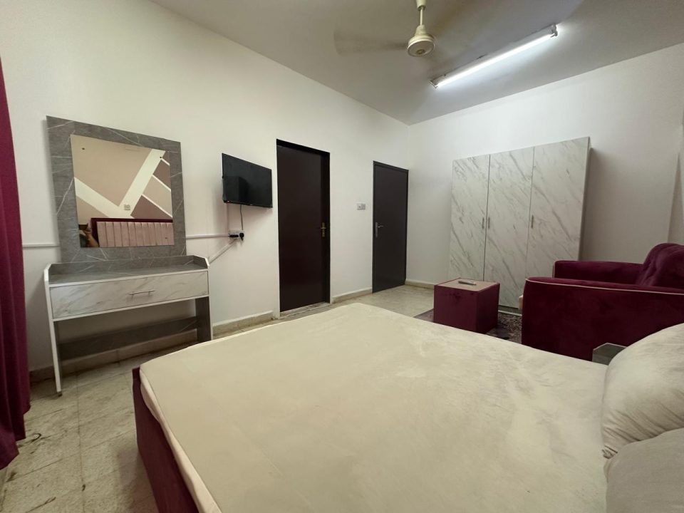🏠 غرفة مفروشة للإيجار – الخوير w5 - Image 6