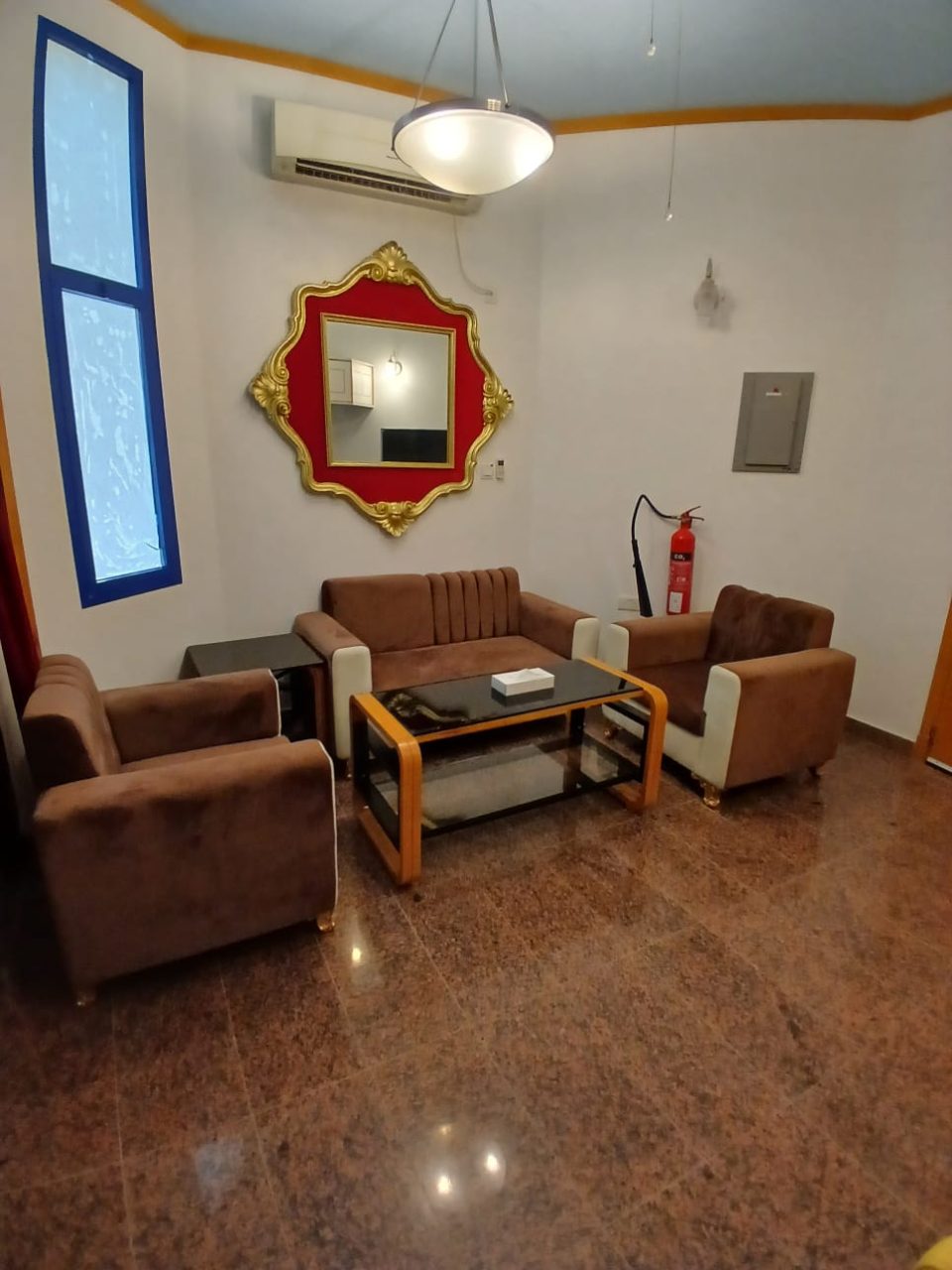 ⁦🏨 فندق مرتفعات القرم – الغرفة اليومية⁩ - الصورة ⁦3⁩