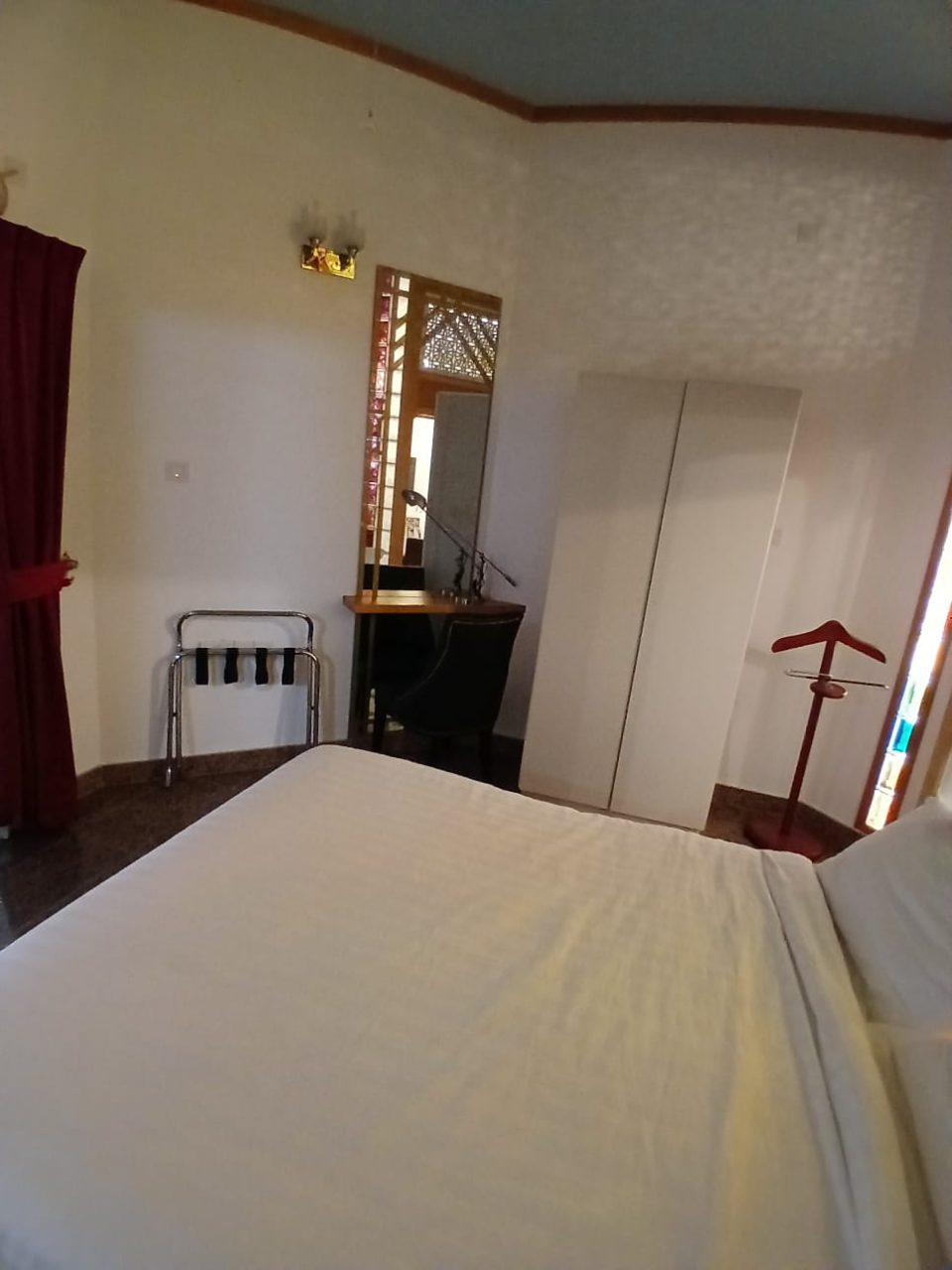 ⁦🏨 فندق مرتفعات القرم – الغرفة اليومية⁩ - الصورة ⁦10⁩