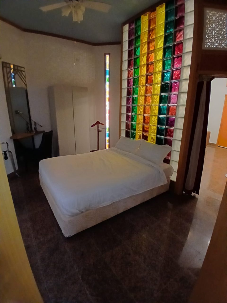⁦🏨 فندق مرتفعات القرم – الغرفة اليومية⁩ - الصورة ⁦12⁩