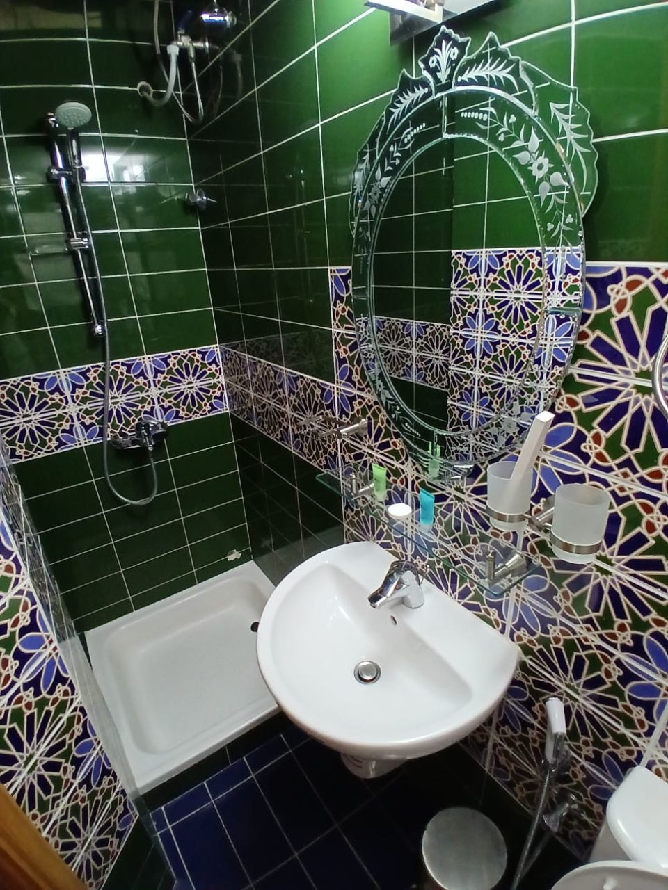 ⁦🏨 فندق مرتفعات القرم – الغرفة اليومية⁩ - الصورة ⁦13⁩