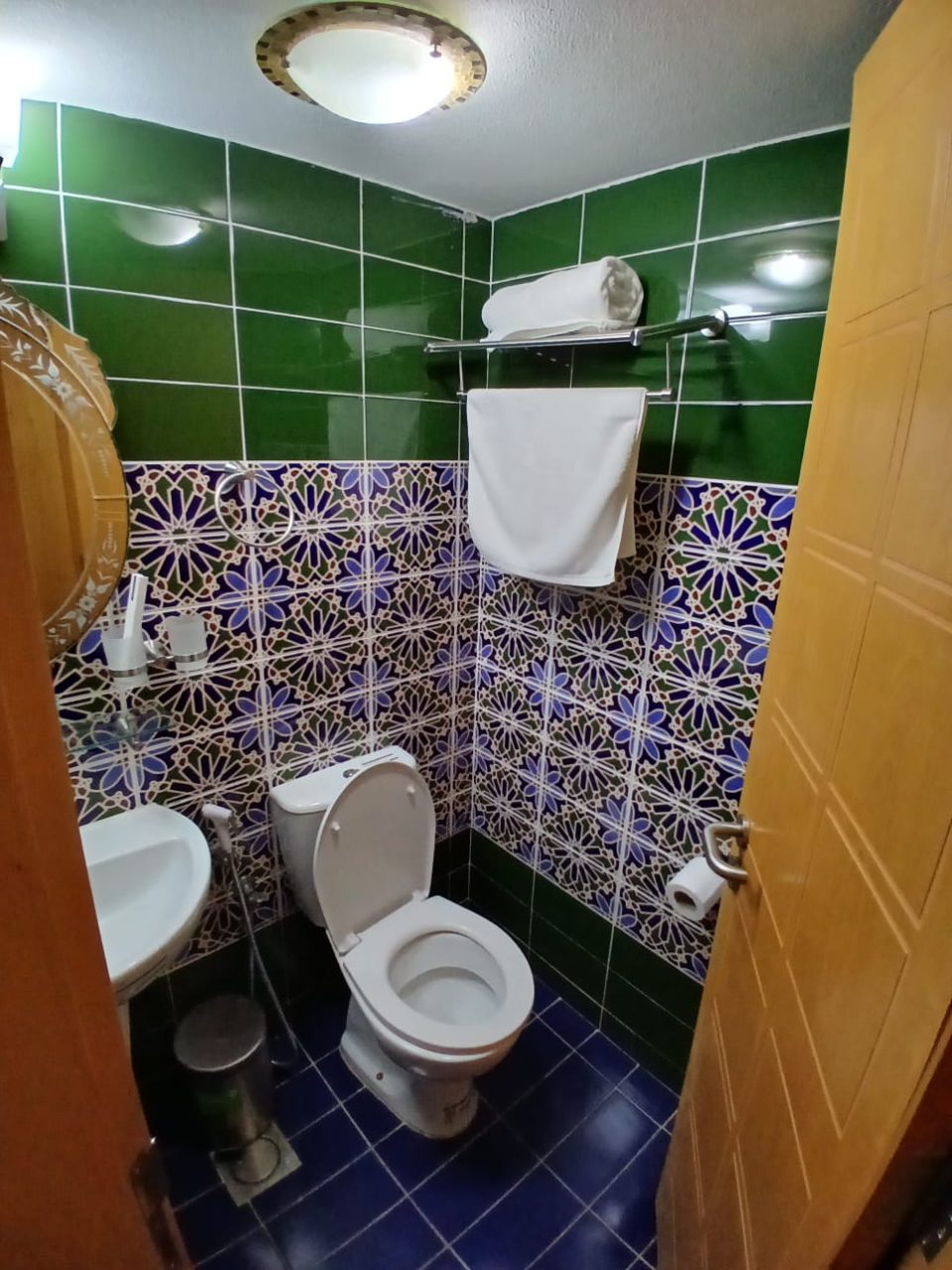 ⁦🏨 فندق مرتفعات القرم – الغرفة اليومية⁩ - الصورة ⁦14⁩