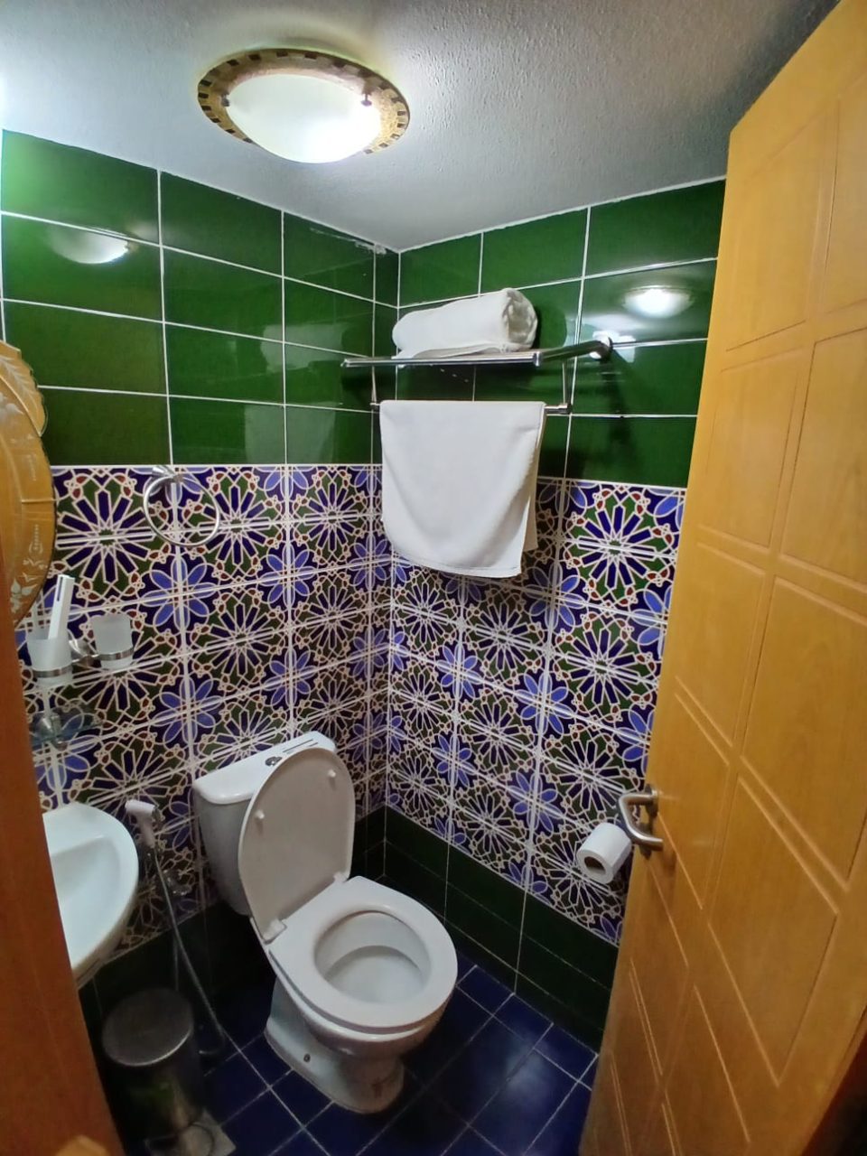 ⁦🏨 فندق مرتفعات القرم – الغرفة اليومية⁩ - الصورة ⁦15⁩