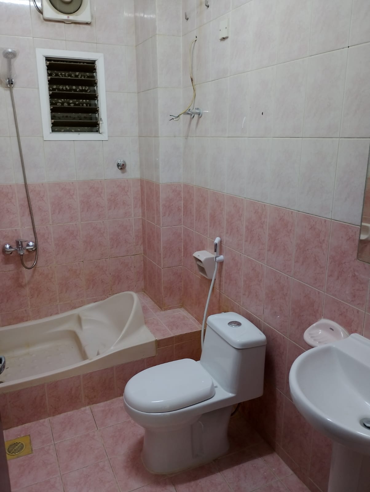 🇦🇪 شقة للإيجار – الخوير (RM110) - الصورة 2