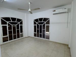 🇦🇪 شقة للإيجار – الخوير (RM110)