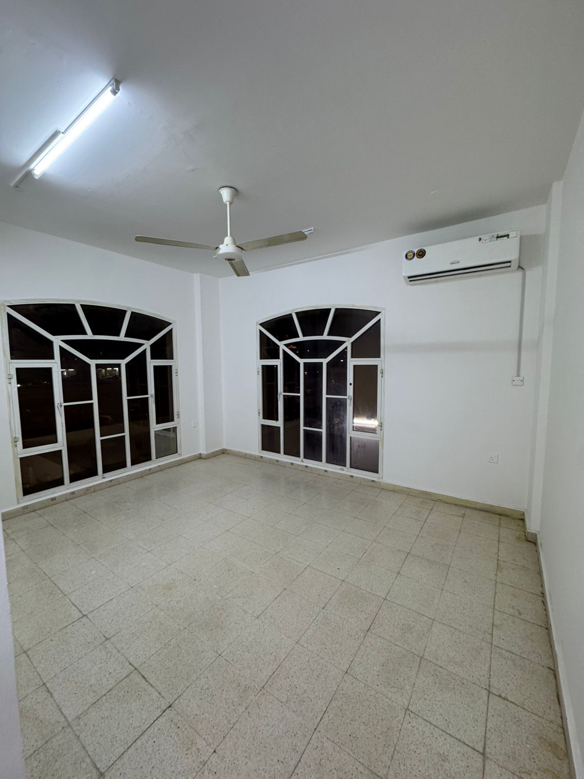 🇦🇪 شقة للإيجار – الخوير (RM110)